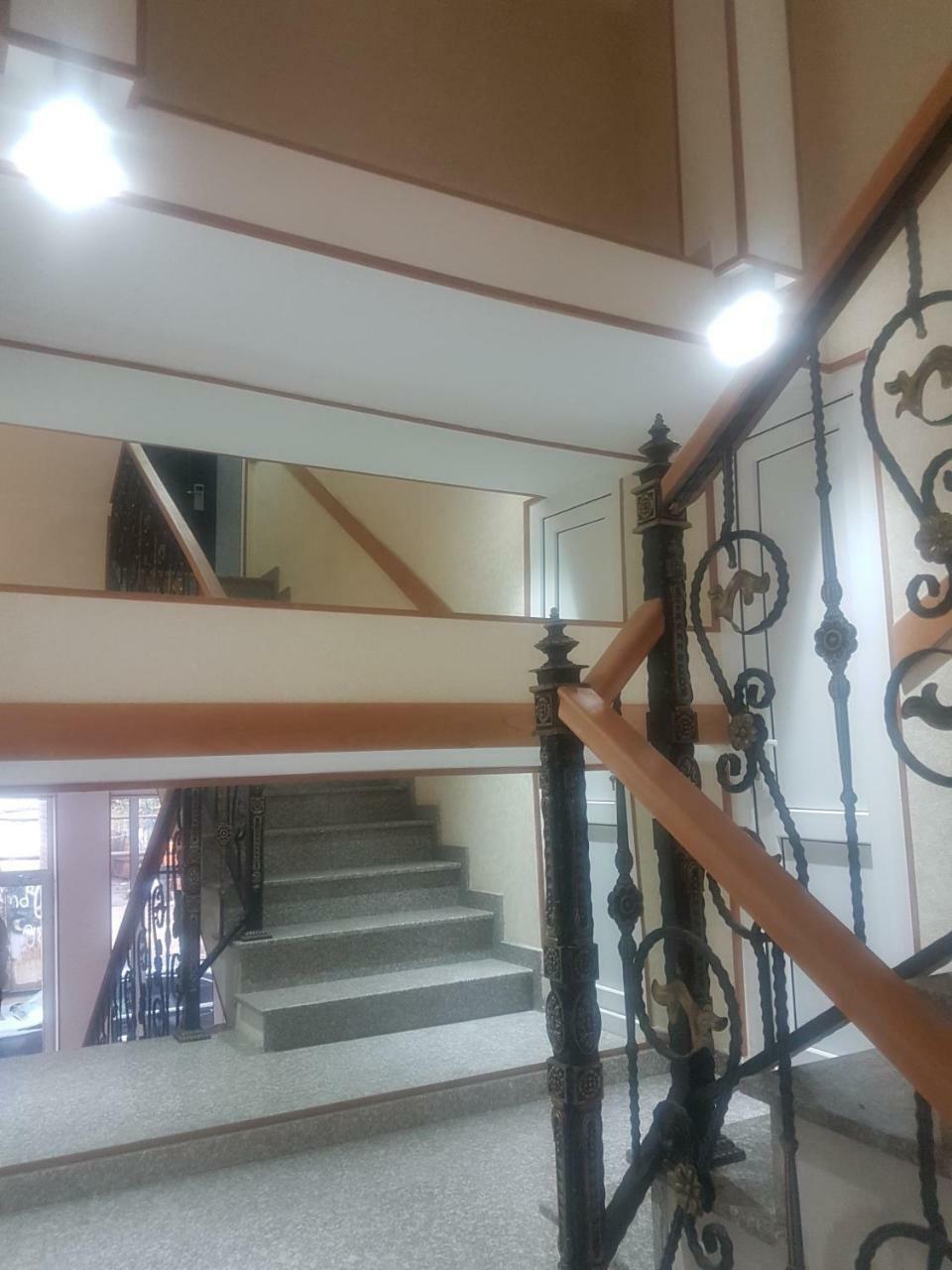 Hotel Leader Tiflis Dış mekan fotoğraf